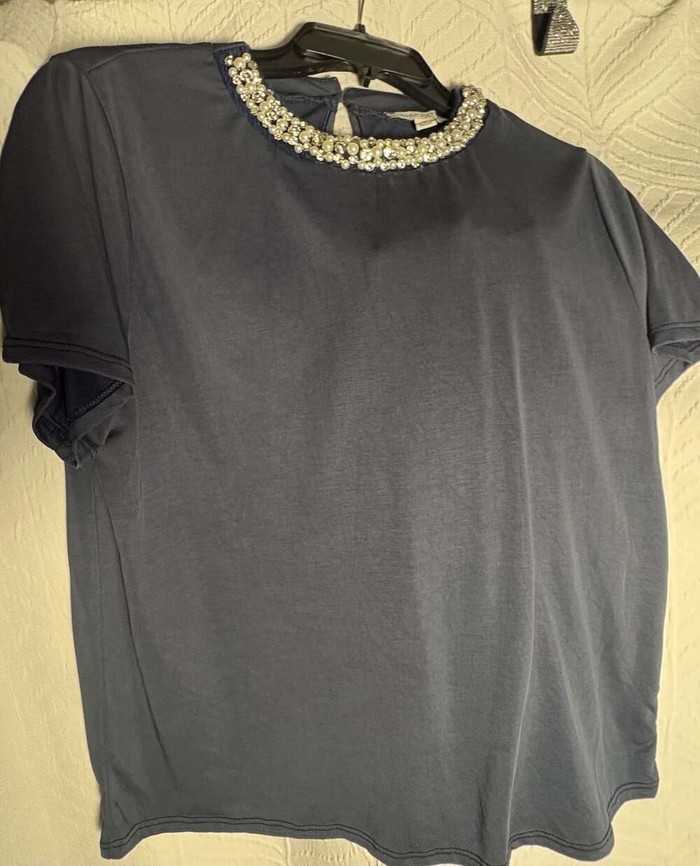 Green Envelope Women's Gray T-Shirt w/Faux Pearl and Rhinestone Collar Size M